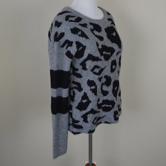 John + Jenn Finn Varsity Leopard Sweater M - Picture 2 of 7